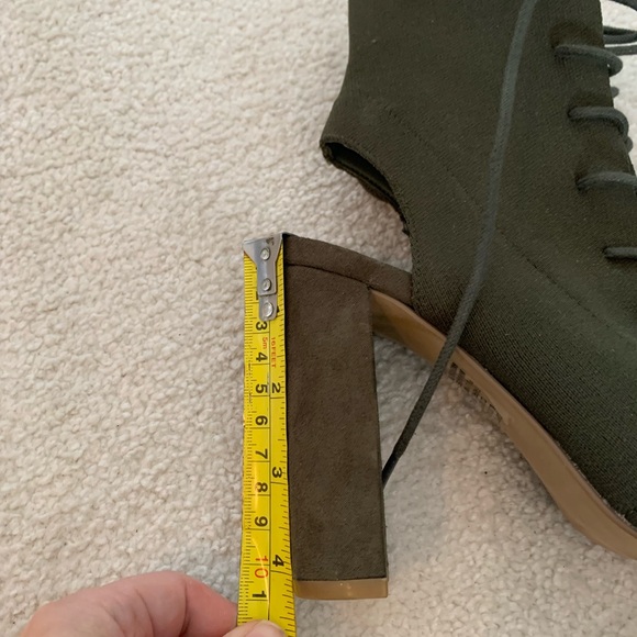 Beautiful green Steve Madden open heel booties - Picture 3 of 7